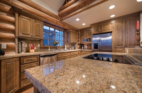 Victor Cabin | Teton Springs Cabin with Private Hot Tub and Air Conditioning