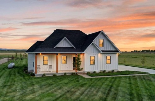 Ashton House | Teton Valley Getaway - Hot Tub, Sauna, BBQ, Fire Pit, Pet Friendly