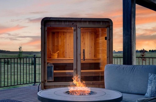 Ashton House | Teton Valley Getaway - Hot Tub, Sauna, BBQ, Fire Pit, Pet Friendly
