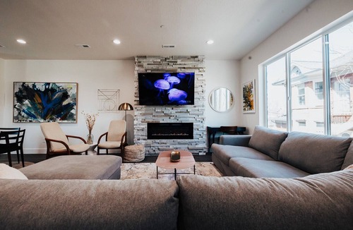 People's Freeway House | The Ballpark - New Trendy Townhome with 6 beds, private garage, and 6 desks
