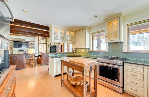 Bedford House | 'The Barn at Dancing Deer Ranch' in Bedford