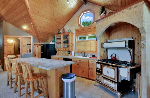 Port Angeles House | The best lakefront home with full amenities available - #1 Rated