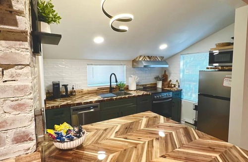Cheyenne House | The Bison Cottage bungalow, a private boutique retreat in Cheyenne.