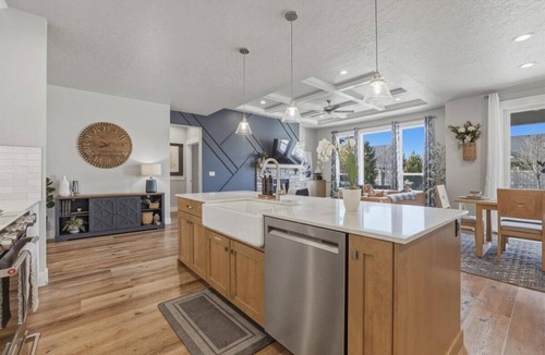 Meridian House | The Blue Heart with Hot Tub