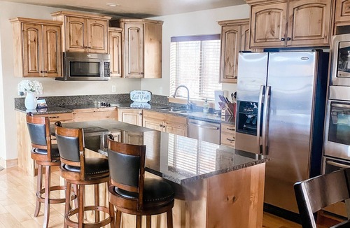 Harbor Village House | THE CAMBRY CABIN ~ Spacious Cabin with Stunning Unobstructed Bear Lake Views