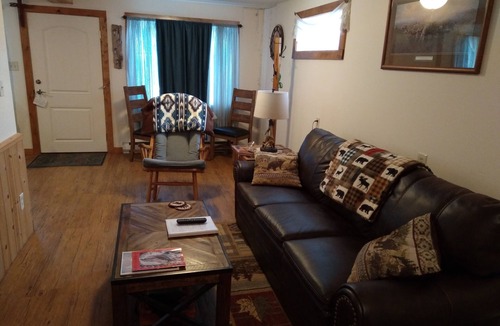 Somers House | THE COTTAGE 2: MONTHLY RENTAL; TRAVEL MEDICAL STAFF/SKIIERS/VACATIONERS