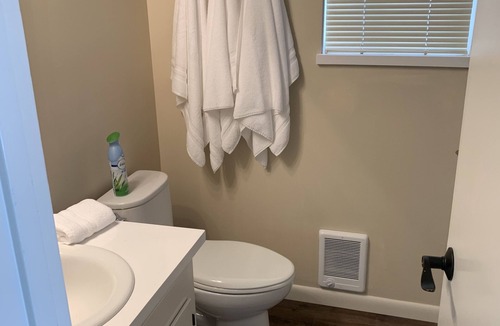 Twin Falls Cottage | The Cozy Home is in walking distance of Java, Starbucks and Albertsons