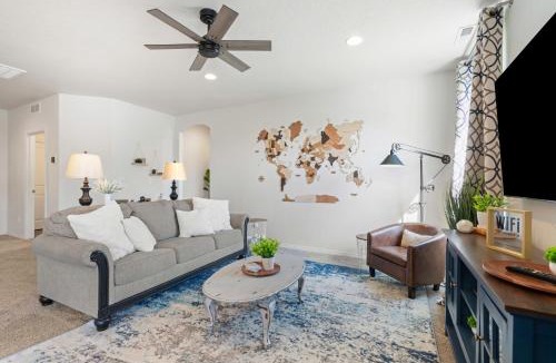 Caldwell House | The Explorer! Extra Game Room, Fire pit Sleeps 10!
