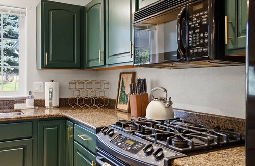 Rathdrum House | The Fairway To Heaven | Twin Lakes Village Golf Club w/Pool and Beach Access
