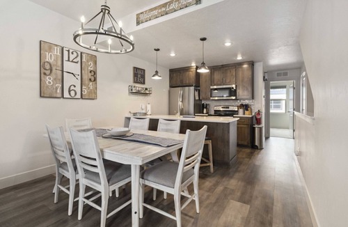 McCall House | The Getaway; A Fresh Modern Retreat with AC & BBQ! Minutes to Payette Lake Access