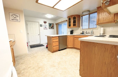 Pocatello House | The Hideout-Single Level 2BR/2BA Townhouse near Highland!