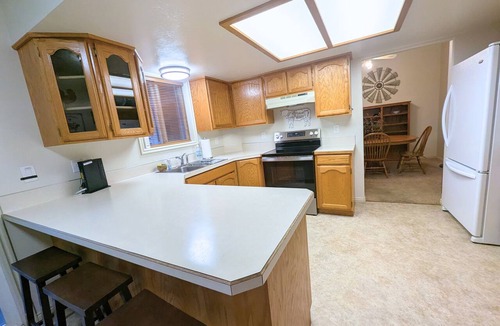 Pocatello House | The Hideout-Single Level 2BR/2BA Townhouse near Highland!