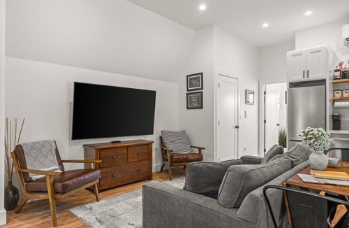 West Hills House | The Loft - Garden Retreat at Black Pearl on Dyes Inlet