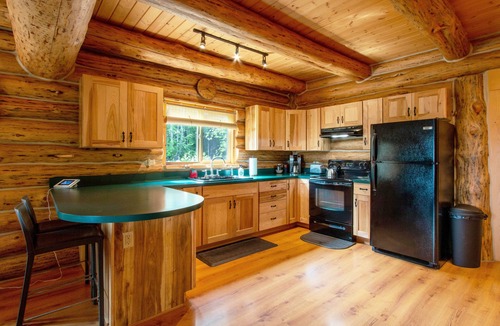 Stevenson House | The Log Cabin - Perfect Haven in the Woods Near Stevenson