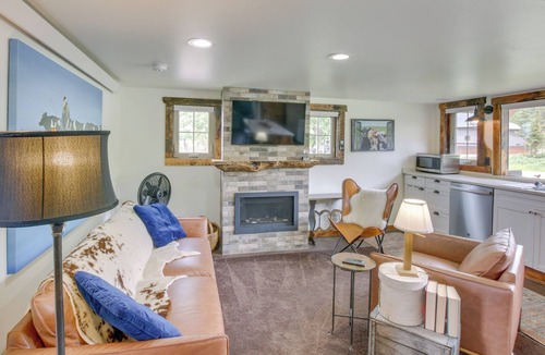 Turnerville House | 'The Michie Milking Parlor' Bedford Hideaway!