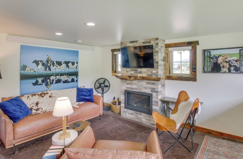 Turnerville House | 'The Michie Milking Parlor' Bedford Hideaway!