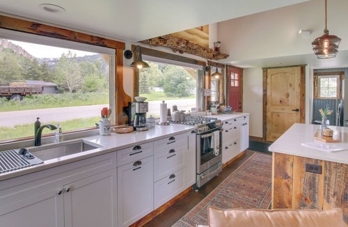 Turnerville House | 'The Michie Milking Parlor' Bedford Hideaway!