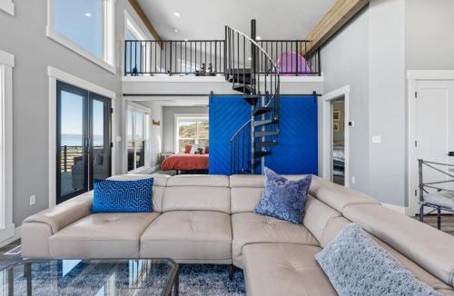 Fish Haven House | The Overlook - BBQ, Stunning Lake Views, Games