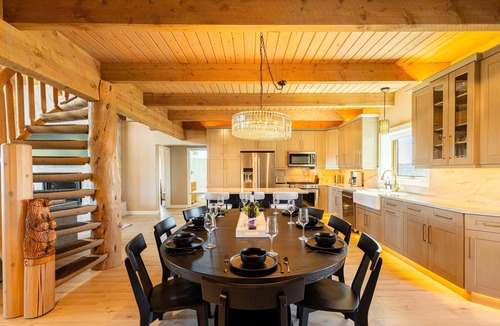 Highland Estates House | The Perfect Multi-Family Escape-Two Living Spaces-Stunning Views-Hot Tub