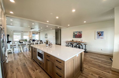Garden City House | The Red Farmhouse- Hot tub and Swings! Sleeps 37
