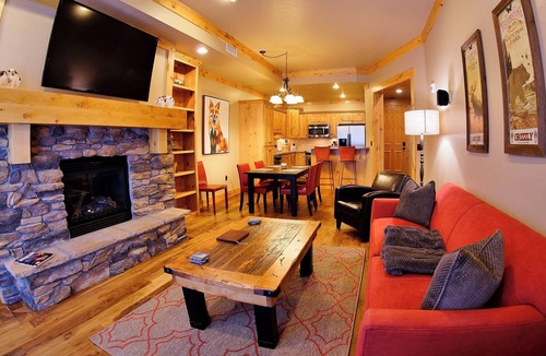 Victor Condo | The Red Fox Den – 3 Bedroom 2 Bath Corner Unit Condo Close to the National Parks