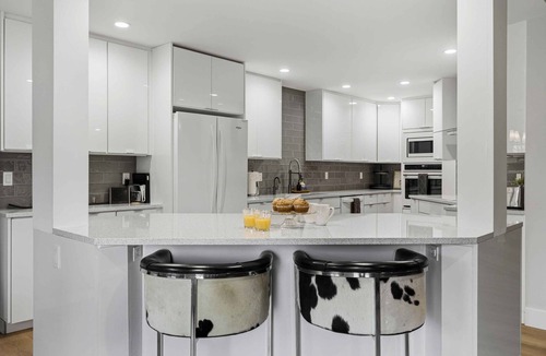 Elkhorn Village Condo | The Summit Stay | Pool | Pickleball | Hot Tub