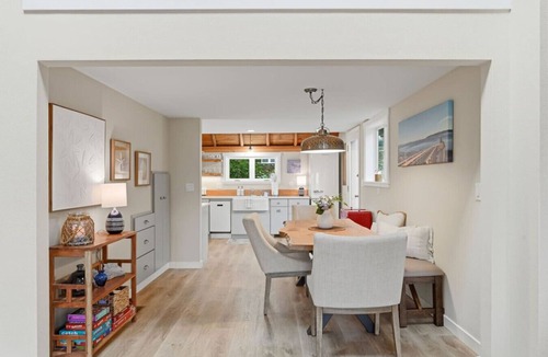 Indianola House | The Tide Runner Cottage | Short Walk to Beach + Tandem Kayak