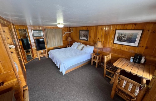Dubois Hotel | The Trail's End
