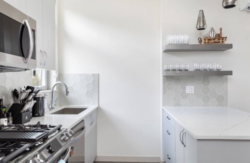 Fremont House | The Venture Cityscape by HomeSliceStays