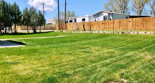 East Thermopolis House | Thermopolis Top Rated, Families, Pool Passes, One Minute To The Hot Springs, Location Perfect & Amenity Rich, Pup Friendly, Discover An Exceptional Wyoming Stay, Thermopolis River Walk Home at Hot Springs State Park, 'Where Families and Fisherman Stay'
