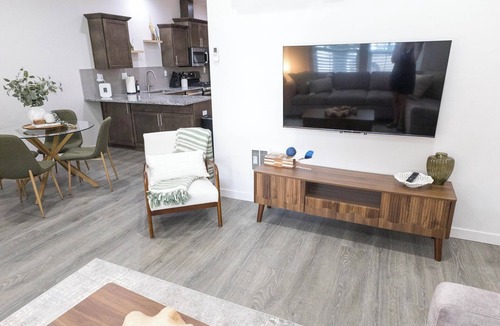 Sunset House | This 3BR/2BA retreat. North End Haven | Steps from Parks, Trails & Local Favorites Walking distance to Hyde Park and Camel’s back park | Close to Boise White Water park and E Bikes For Rent it simple at this peaceful and centrally-located place.