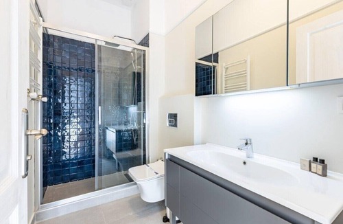 Tophane Apartment | This apartment is a 2 bedroom(s), 2 bathrooms, located in Beyoğlu, İstanbul.