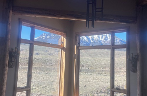 Gardiner House | Timberstone, a Luxurious 3-bedroom home perfect for your Yellowstone adventures!