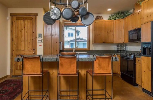 Warm Springs Condo | Top-floor Fields condo, mile to Baldy & Ketchum + Hot Tub