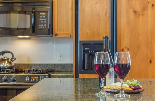 Warm Springs Condo | Top-floor Fields condo, mile to Baldy & Ketchum + Hot Tub