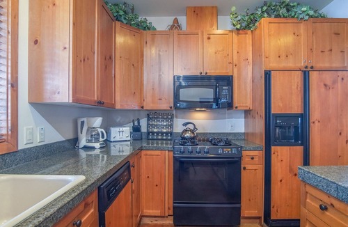 Warm Springs Condo | Top-floor Fields condo, mile to Baldy & Ketchum + Hot Tub