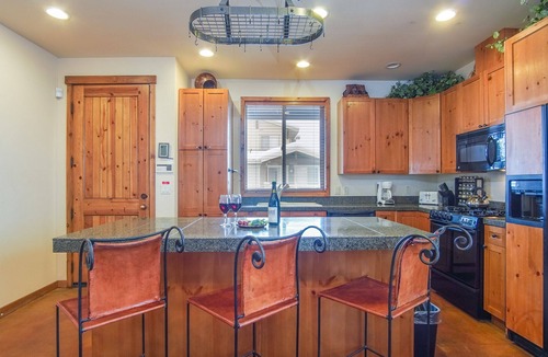 Warm Springs Condo | Top-floor Fields condo, mile to Baldy & Ketchum + Hot Tub