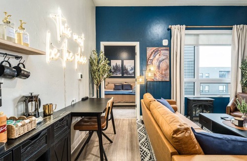 Boise Apartment | Top Floor, Lounge, King Bed, BSU