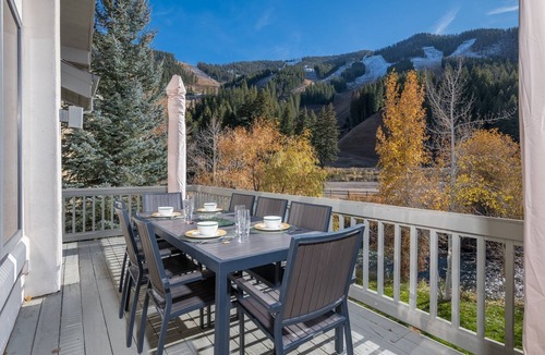 Warm Springs House | Townhome with Grill, Fireplace and Jacuzzi Tubs!