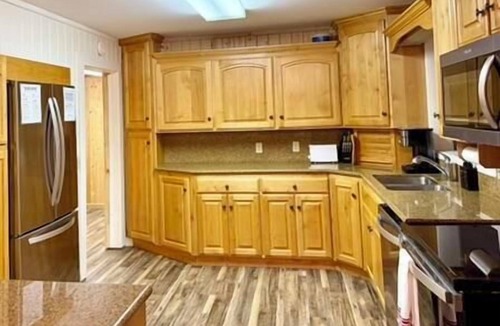 Island Park Cabin | Trail and Tide-Sleeps 18- Hot tub and Game Room