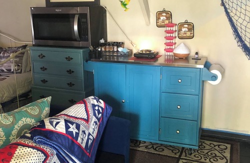 Lake Goodwin Cottage | Tranquil 1-bedroom cottage on charming Lake Goodwin awaits you