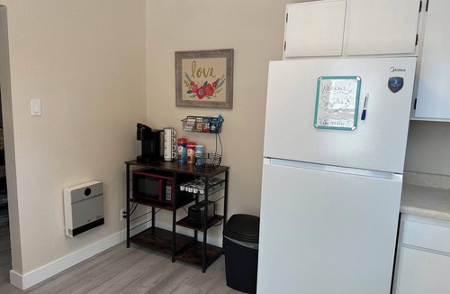 West Spokane Apartment | Tranquil Finch Arboretum Hideaway 1BR Duplex ~ AC & Free Driveway Parking