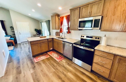 Hazel Dell House | Tranquil Modern Comfort, 3-bedroom, 2 bathroom home with AC in Vancouver