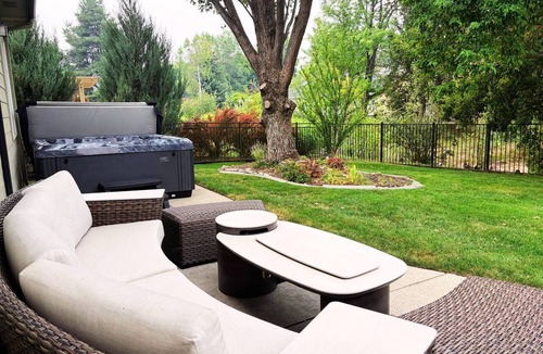 Eagle House | Tranquil Pond-Side Retreat | 4 Bikes to Bike Boise River Greenbelt + Fire Pits, BBQ, & Hot Tub
