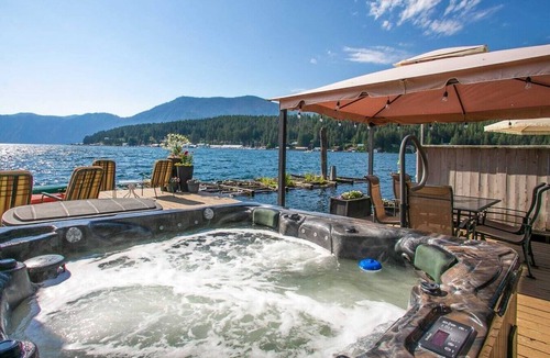 Bayview House | Tranquil Waters Float Home