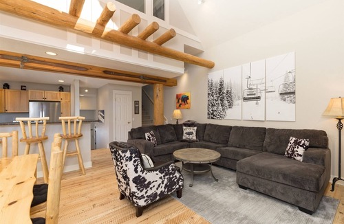 Saddle Ridge House | True Ski-in/ski-out Saddle Ridge Townhome - private hot tub, new bathrooms