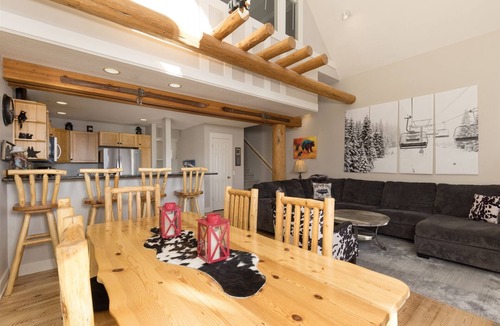 Saddle Ridge House | True Ski-in/ski-out Saddle Ridge Townhome - private hot tub, new bathrooms