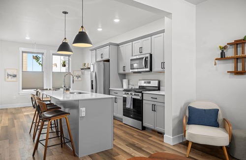 Billings House | Twin Suites - Walk to Coffee & Green Spaces