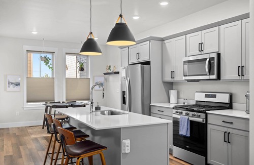 Billings House | Twin Suites - Walk to Coffee & Green Spaces