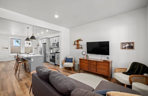 Billings House | Twin Suites - Walk to Coffee & Green Spaces